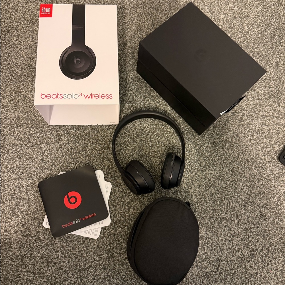 Beats Solo3 Wireless Headphones - Black
